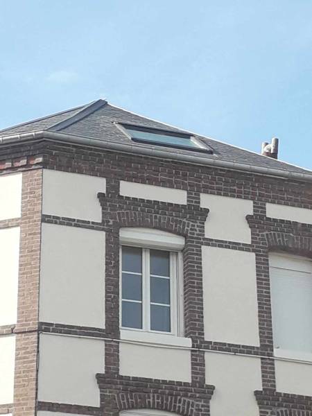 Artisan couvreur pour la pose d'une fenêtre de toit Velux à côté de Saint Valery en Caux 76