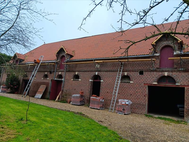 Rénovation complète d'une toiture tuile sur une grange par nos artisans couvreurs à Saint Valéry en Caux 76